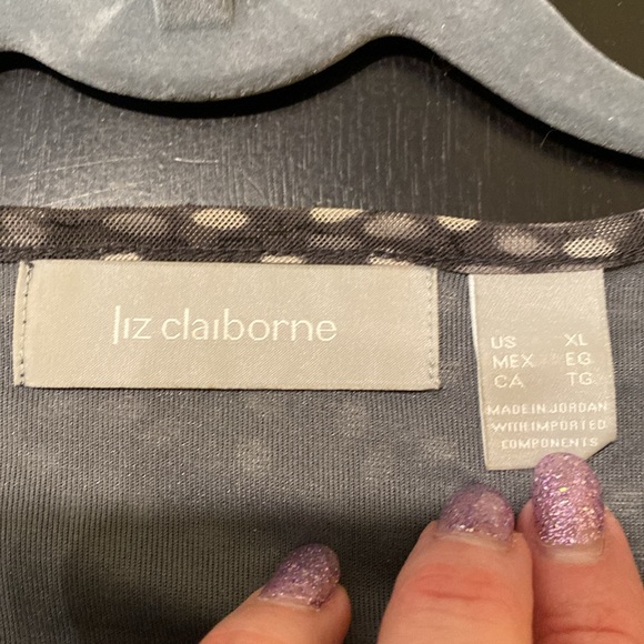 Liz Claiborne v Neck Printed Gray Top XL - Picture 3 of 9